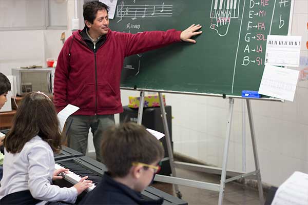 Clase de piano para niños